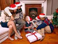 圣诞节时间家庭家庭享受圣诞节