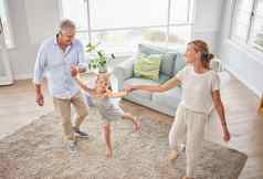 家庭爷爷奶奶跳舞孩子生活房间健康健康的身体运动增长发展退休生活方式快乐能源祖母祖父跳舞孩子
