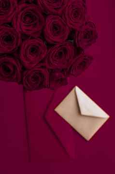 爱信花交付情人节一天奢侈品花束玫瑰卡栗色背景浪漫的假期设计