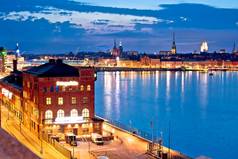 斯德哥尔摩风景优美的港城市景观晚上全景