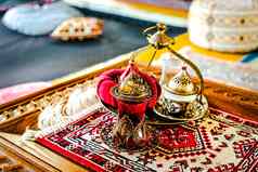 土耳其咖啡茶集色彩斑斓的传统的家用器皿土耳其主题咖啡咖啡馆