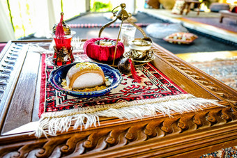 土耳其咖啡茶集色彩斑斓的传统的家用器皿冰奶油土耳其主题咖啡咖啡馆