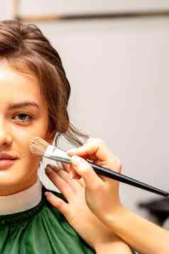 化妆艺术家适用于化妆品色调基金会脸化妆刷