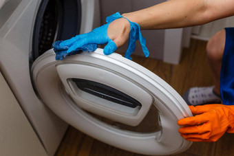 手撕裂手套清洁洗机常规的清洁女仆清洗房子