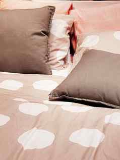 现代风格床上用品床上卧室室内设计