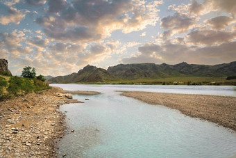 伊利河日出光夏天阿拉木图地区哈萨克斯坦