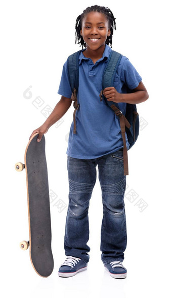 滑板有趣的年轻的非裔<strong>美国</strong>人<strong>男孩</strong>穿背包持有滑板