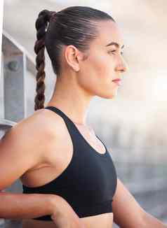 健身体育女人健康户外路径思考焦点浓度锻炼动机锻炼运动夫人放松早....免费的运行