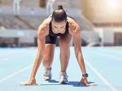 动机能源跑步者开始培训户外跟踪准备好了实践健康权力健身目标专业女人运动员强大的心态准备速度有氧运动冲刺