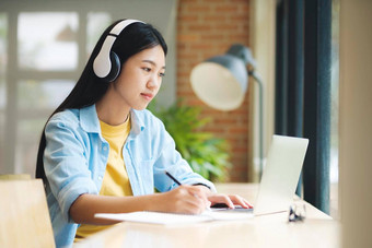 年轻的亚洲学习在线移动PC排序法表格