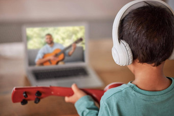 教育移动PC孩子吉他学习玩远程教训学习流媒体教程视频人才在线音乐家有创意的孩子研究音乐老师教练