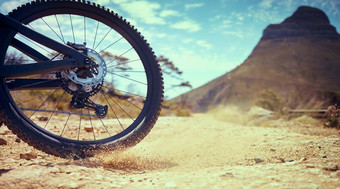 自行车体育运动冒险自行车轮污垢冒险风险自由山背景自行车跟踪体育轮胎把沙子有趣的速度