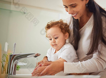 妈妈。男孩洗手水科维德细菌清洁首页早....健康学习卫生孩子儿子孩子房子浴室水槽医疗保健安全安全父