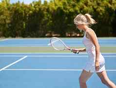 花日常法院年轻的女网球球员法院