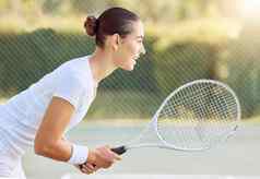 女人网球法院准备好了游戏服务培训锻炼能源健身竞争锻炼目标微笑快乐动机体育人健康健康赢家心态