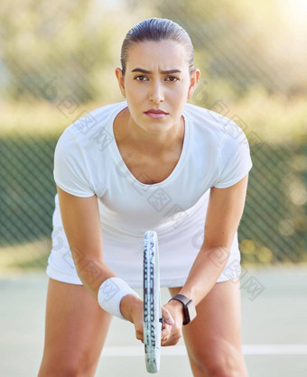 网球肖像体育女人强大的心态愿景目标户外体育法院实践培训匹配年轻的女人专业运动员脸健身任务游戏前景