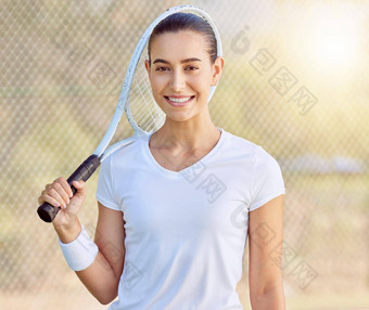 肖像<strong>网球</strong>女人<strong>网球</strong>法院微笑脸年轻的女体育有趣的准备好了游戏<strong>网球</strong>球拍健身动机微笑<strong>网球</strong>球员