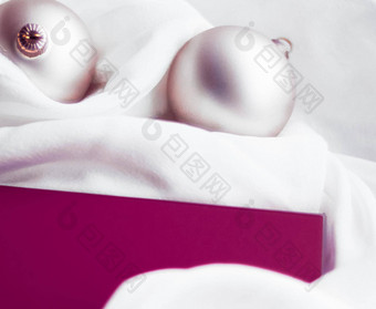 圣诞节假期背景节日装饰物紫色的古董礼物盒子冬天季节现在奢侈品品牌设计