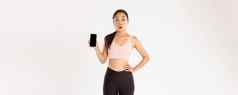 体育运动技术活跃的生活方式概念惊讶深刻的印象亚洲女运动员运动员哇激动显示移动电话健身应用程序锻炼跟踪器应用程序