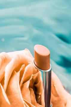 黄色的口红玫瑰花液体背景防水魅力化妆唇光泽化妆品产品奢侈品美品牌假期设计