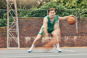 篮球体育运动健身体育男人。培训锻炼速度运球法院运动模糊效果锻炼锻炼健康快运动员玩游戏