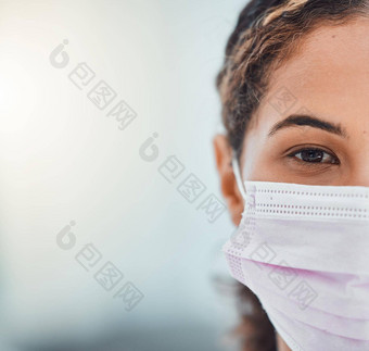 科维德模型脸女人面具流感大流行医疗保健市场营销广告特写镜头肖像有吸引力的年轻的女覆盖口电晕病毒