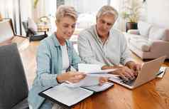 退休夫妇预算金融投资规划贷款纸账单移动PC技术首页成熟的人钱现金储蓄法律保险文档报告在线银行