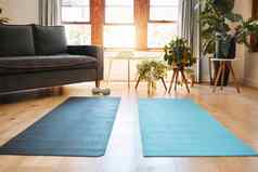 瑜伽席首页锻炼空空间背景房子锻炼健身普拉提生活房间地板上公寓室内休息室体育培训身体健康健康的生活方式