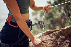 健身安全手岩石攀爬女人安全利用电缆体育运动设备山悬崖旅行徒步旅行冒险女孩锻炼登山绳子锻炼培训
