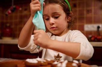 可爱的女儿厨房表格装修姜饼饼干糖衣圣诞节首页大气