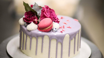 <strong>设计师装修</strong>前磨砂淡紫色浪漫的快乐生日蛋糕标志