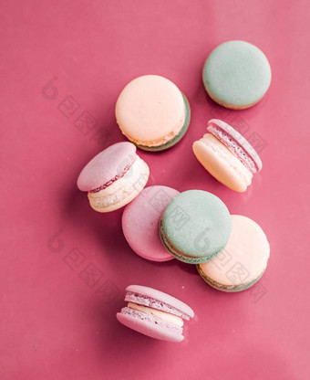 法国蛋白杏仁饼柔和的粉红色的背景巴黎别致的咖啡馆甜点甜蜜的食物蛋糕macaron奢侈品糖果品牌假期背景设计