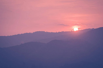 美丽的<strong>山</strong>范围景观粉红色的柔和的日落天<strong>空山</strong>背景