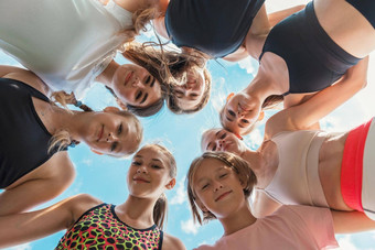 集团孩子们年轻的女孩女教练