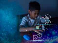 教育图标背景模糊的图片男孩盯着电脑监控教育概念教育信息搜索复制空间