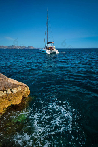 游艇船萨拉基尼科海滩爱琴海海<strong>米洛斯岛</strong>岛希腊