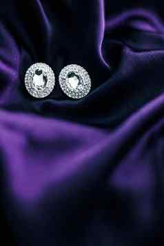 奢侈品钻石耳环黑暗紫罗兰色的丝绸织物假期魅力Jewelery现在