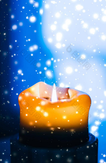 黄色的假期蜡烛蓝色的闪闪发光的下雪背景奢侈品<strong>品牌设计</strong>圣诞节年夏娃情人节一天