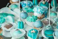 甜蜜的杏仁色彩斑斓的蒂芙尼彩色的蓝色的macaron蛋白杏仁饼干甜点蛋糕法国甜蜜的饼干最小的食物面包店概念