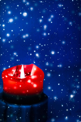 红色的假期蜡烛蓝色的闪闪发光的下雪背景奢侈品<strong>品牌设计</strong>圣诞节年夏娃情人节一天