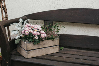 古董<strong>户外家具</strong>妈妈尼克-纳克斯木板凳上前面花园花盒子盒子花板凳上木板凳上前面花园花盒子盒子花板凳上