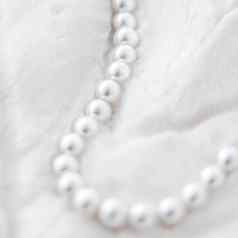 冬天假期珠宝时尚珍珠项链皮毛背景魅力风格现在别致的礼物奢侈品Jewelery品牌购物横幅设计