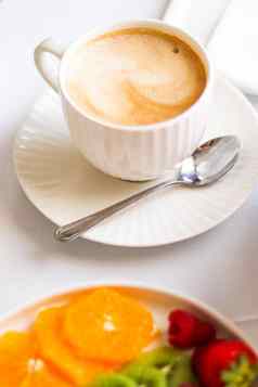 早餐奢侈品杯咖啡牛奶水果盘服务表格热情好客美食