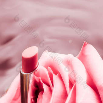 粉红色的口红玫瑰花液体背景<strong>防</strong>水魅力化妆唇光泽化妆品产品奢侈品美品牌假期设计