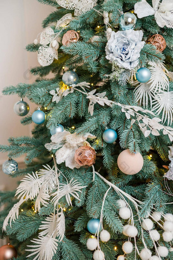 圣诞节树装饰圣诞节漂亮的装饰房子<strong>银白</strong>色圣诞节树礼物神奇的时间一年