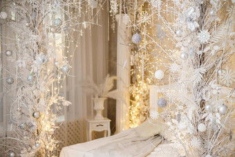 室内房子装饰圣诞节树期待假期大明亮的房间装饰装饰一年圣诞节装饰