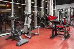 特殊的设备物理培训窗口宽敞的基斯空健身房室内现代锻炼机器体育运动菲特斯