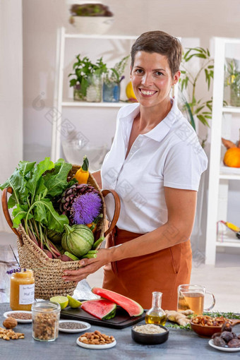 女人<strong>返</strong>回生物素食主义者市<strong>场</strong>