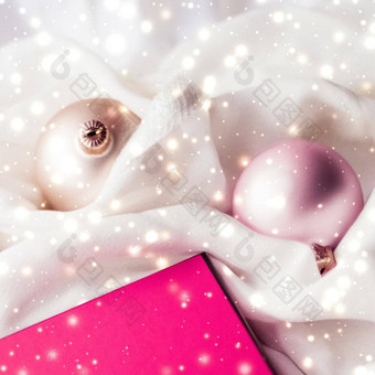 圣诞节魔法假期背景节日装饰物粉红色的古董礼物盒子金闪闪发光的冬天季节现在奢侈品品牌设计