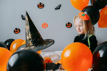 孩子们的万圣节男孩女孩狂欢节服装橙色黑色的气球首页准备好了庆祝万圣节